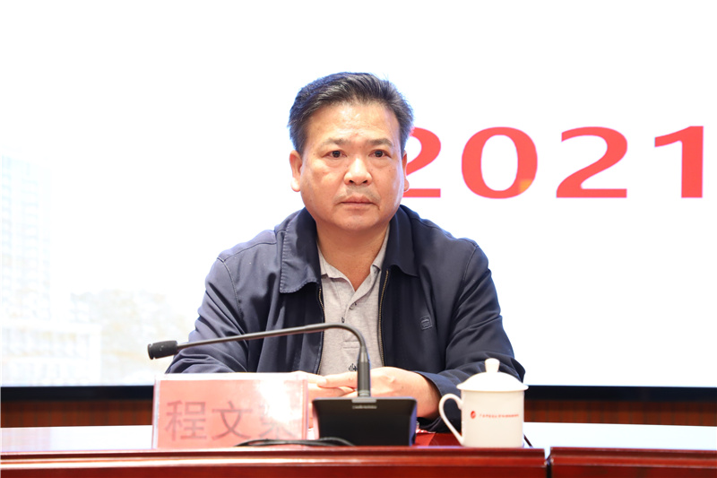 9扶绥县人大常委会副主任程文荣出席会议.jpg