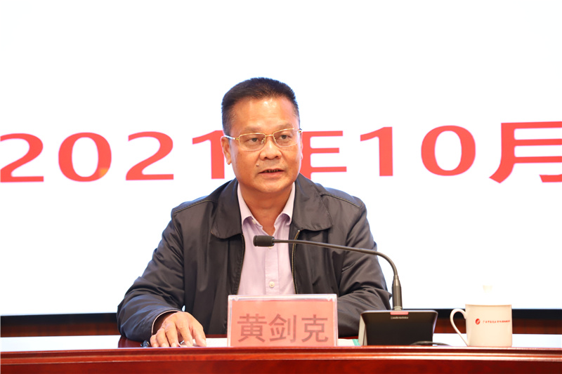 7扶绥县人大常委会主任黄剑克讲话.jpg