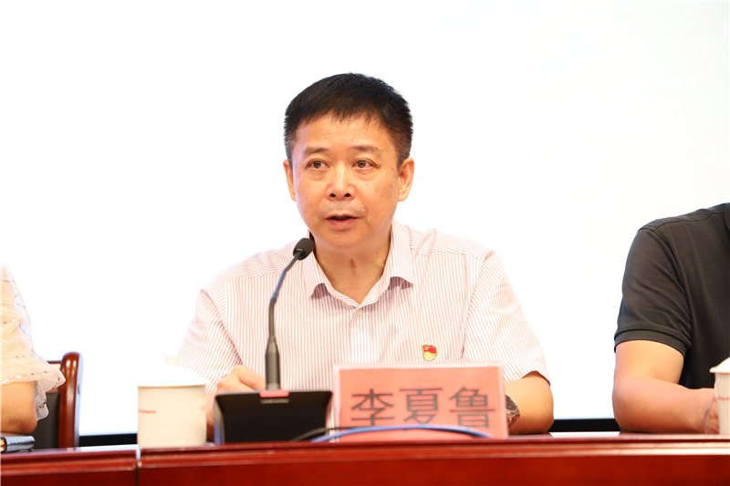 6人力资源部主任兼组织干部科科长李夏鲁宣读任职文件.jpg