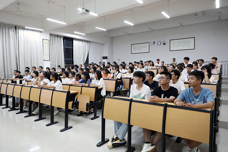 学生-800.jpg