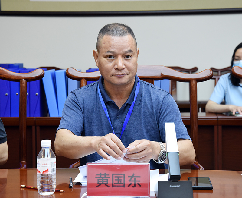 黄国东web.jpg 黄国东web.jpg