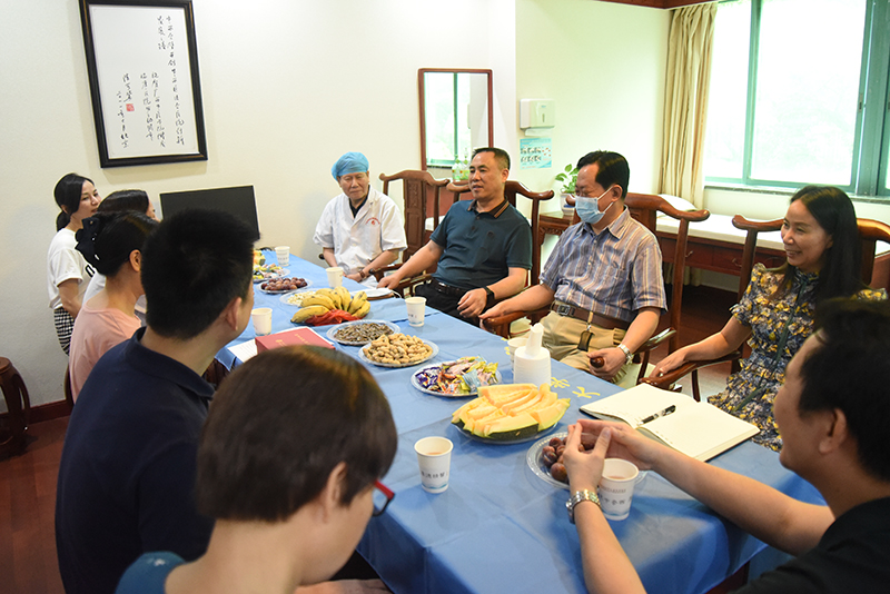1座谈会现场.jpg