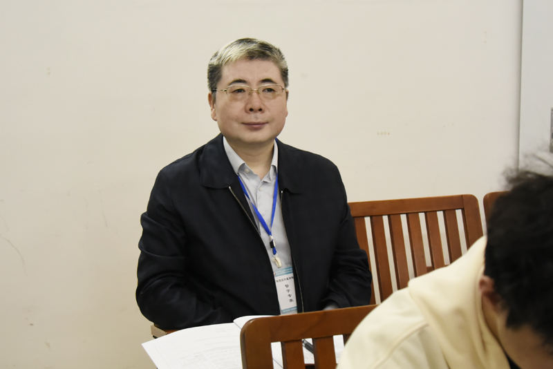 3高宏君书记聆听讲课.jpg 3高宏君书记聆听讲课.jpg