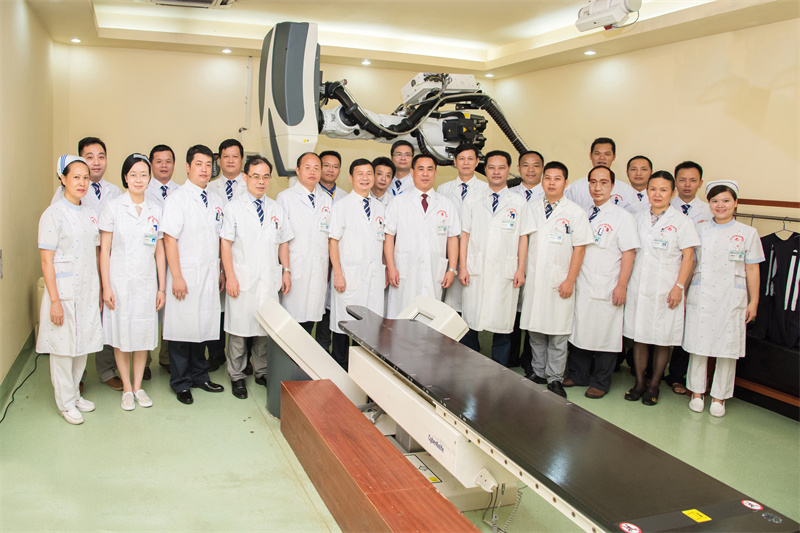 射波刀主任院长合影(2023.2.8).jpg 射波刀主任院长合影(2023.2.8).jpg