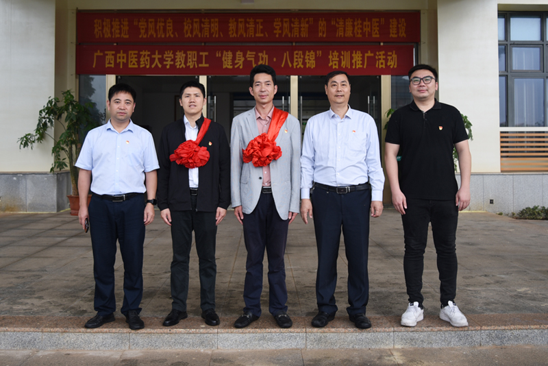 5学校欢送仪式上.jpg 5学校欢送仪式上.jpg