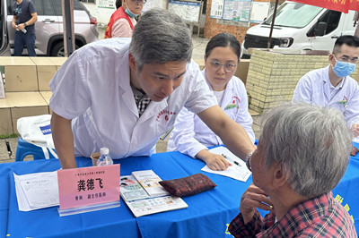 中医药文化进社区 爱心义诊暖民心丨我院到南宁市亮岭社区玉洞街道水电小区开展义诊活动