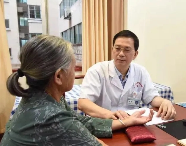 【我和二附院的故事】“多家医院要动刀，我只信黄彬教授的药箱”